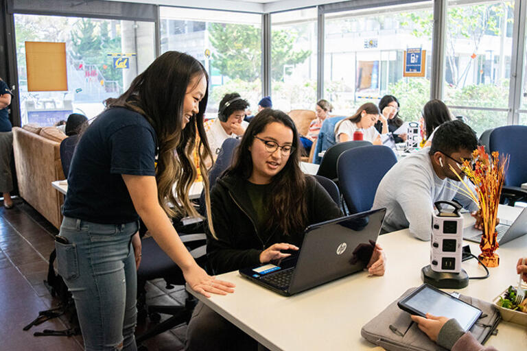 Taryn Kato at the Transfer Student Center with students